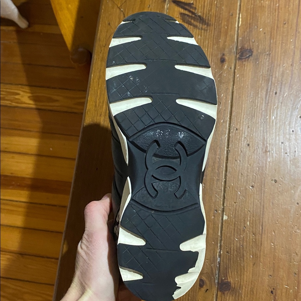 Chanel black white leather logo sneakers G 31711 - Picture 5 of 16